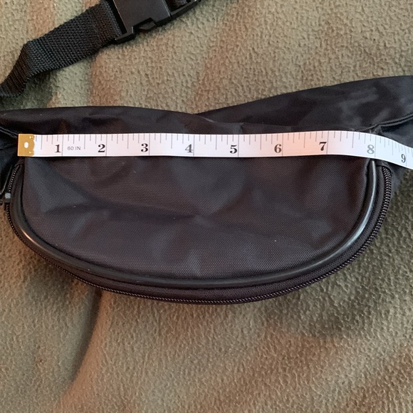 Paramount Great America black nylon fanny pack. See pictures for size - Picture 6 of 8